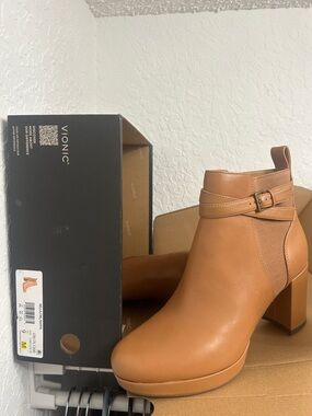 Vionic Cognac Leather Ankle Bootie with Side Buckle Nella size 9 NIB